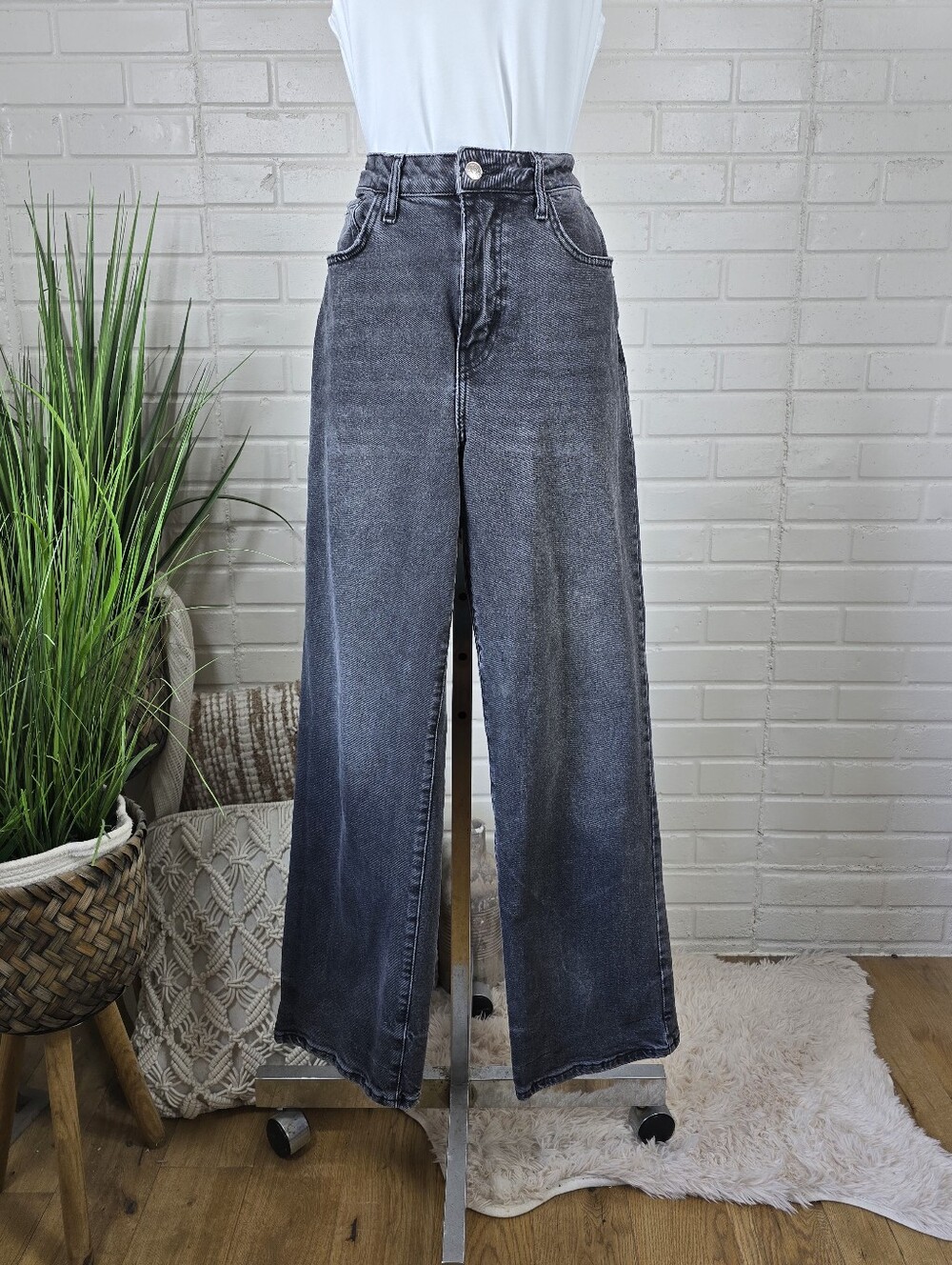 Forever 21 90s Baggy High Rise Wide Leg Jeans Size 29